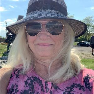 Meet your Posher, Jeanne